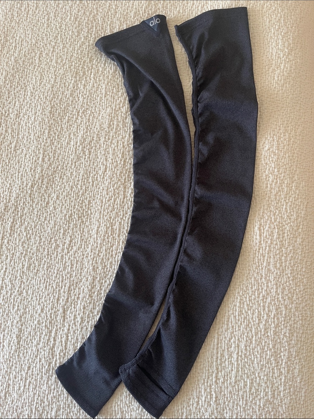 ALO Yoga Women’s Black Performance Leg Warmers